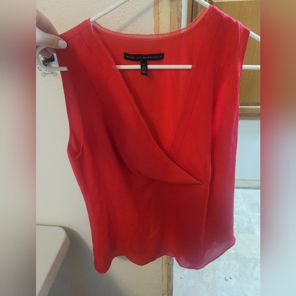Black house white market shirt